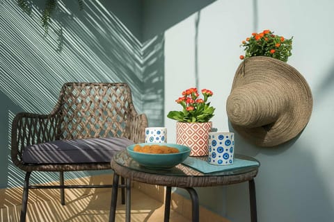 Exterior seating area – Enjoy your morning coffee outdoors in style

