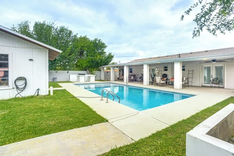 Eagle Pass Vacation Rental | 3BR | 3BA | Steps to Enter | 2,000 Sq Ft