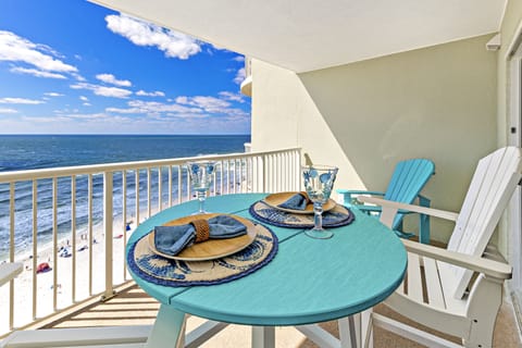 Awesome Direct Beachfront views!