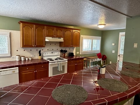 Full kitchen with island dining
