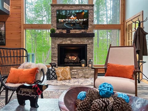 Keep yourself warm by our gas fireplace. The indoor fireplace is available for use from October 1 to April 1.