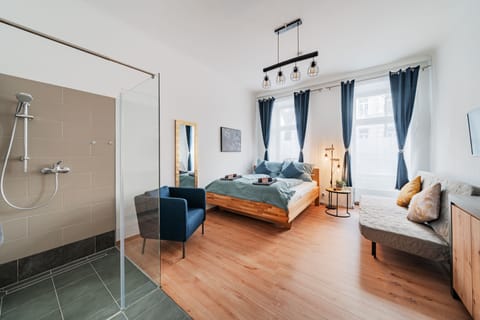 Apartment, 3 Bedrooms, Non Smoking, Kitchen | 3 bedrooms, desk, laptop workspace, blackout drapes