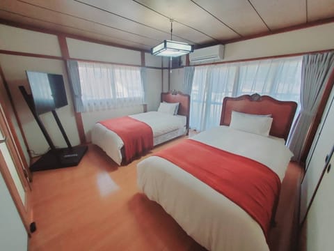 ◆ 2 single beds
