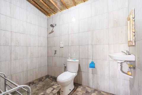 Bungalow, 1 Bedroom, Garden View | Bathroom | Shower, free toiletries, towels, soap