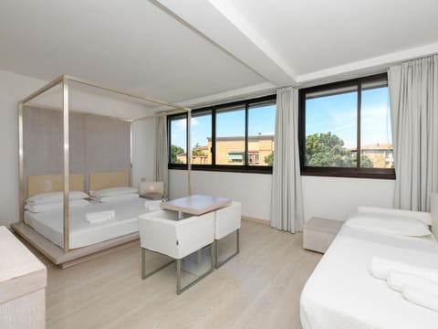 Hypo-allergenic bedding, down comforters, minibar, in-room safe