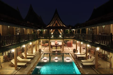 Outdoor pool, pool umbrellas, sun loungers