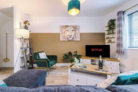 Open plan living room with plenty of space to sit down and relax after a day exploring Chester. The lounge also benefits from a 40-inch Smart TV with Netflix and a double sofa bed.