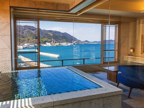 View Bath Semi Suite with Harbor View, Non Smoking (72sqm)- 410 | Bathroom | Combined shower/tub, deep soaking tub, free toiletries, slippers