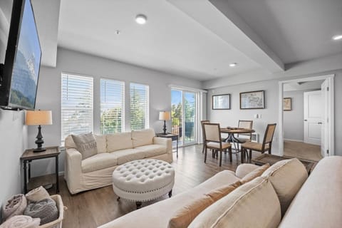 Ideal layout with bedrooms on opposite ends of the condo!