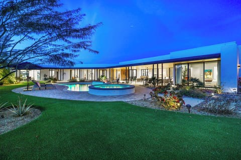 Privately gated estate in Rancho Mirage