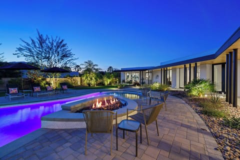 1.25 acre, 7 bedroom paradise