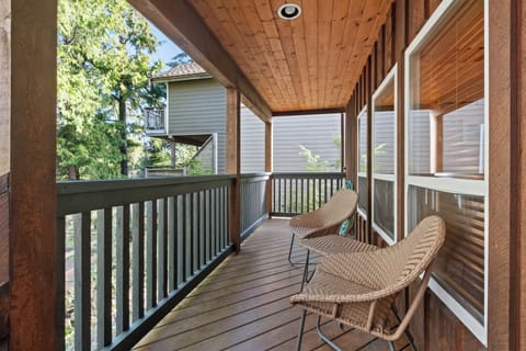 Spring Cove Suite D - Adults Only. No Pets. | Terrace/patio