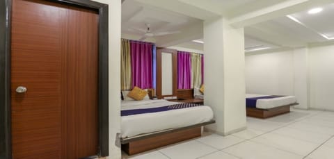 Deluxe Double Room | Desk, free WiFi, bed sheets