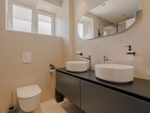 Superior Room, 1 King Bed | Bathroom | Shower, rainfall showerhead, hair dryer, bathrobes