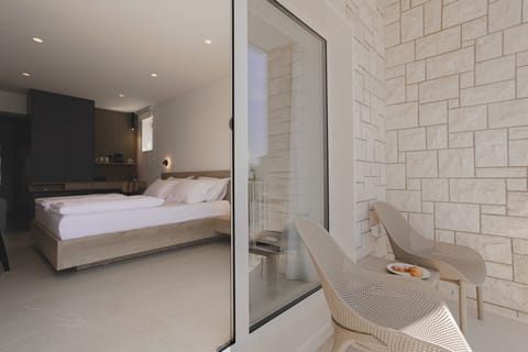 Superior Room, 1 King Bed | Balcony