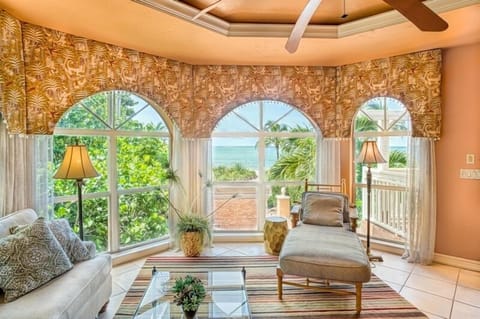 Condo, 3 Bedrooms | Living area