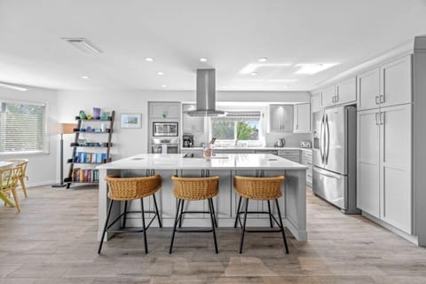 House, 4 Bedrooms | Private kitchen