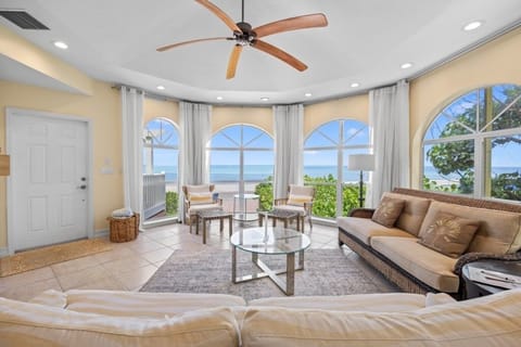 Condo, 3 Bedrooms | Living area