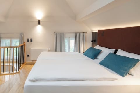 Gallery Duplex | In-room safe, desk, laptop workspace, blackout drapes