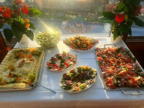 Daily buffet breakfast for a fee