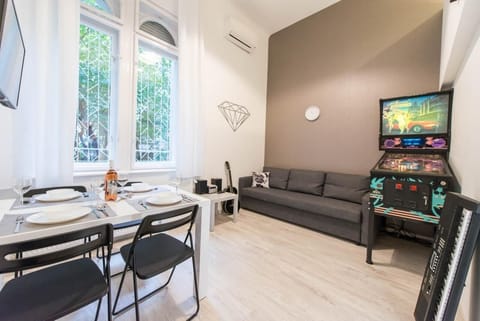 happy home Budapest DIAMOND 1