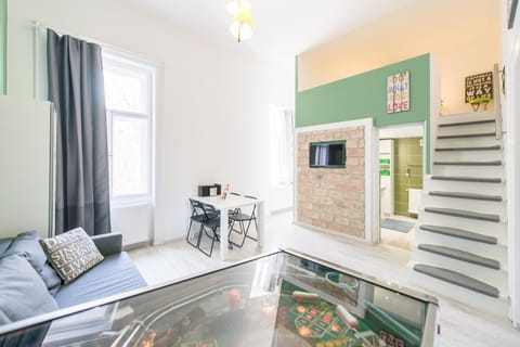 happy home Budapest GREEN 1