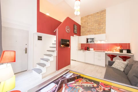 happy home Budapest RED 1