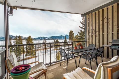 Private Balcony *Please note the grill has been removed due to HOA rules