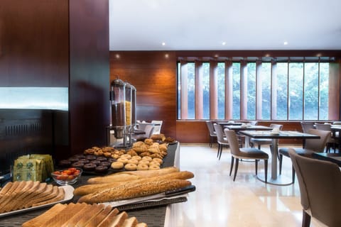 Daily buffet breakfast for a fee