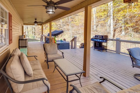 Lyles Vacation Rental | 3BR | 2.5BA | 2,240 Sq Ft | 4 Steps Required