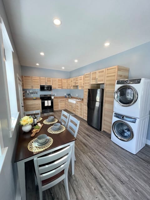 Kitchen/ Dining Room