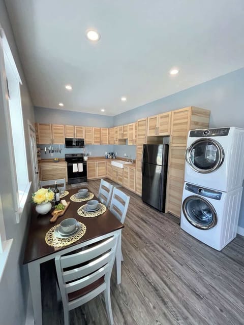 Kitchen/ Dining Room