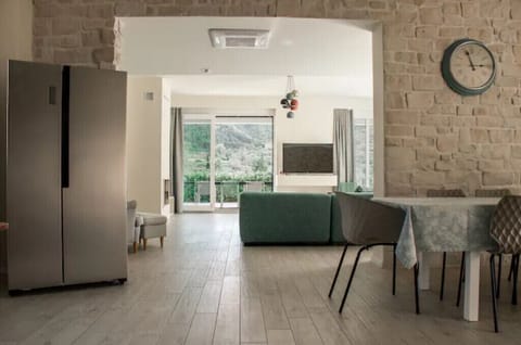 Villa Anouk | Dininig area and living room