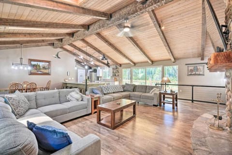 Huge living are with adequate area for large groups or families