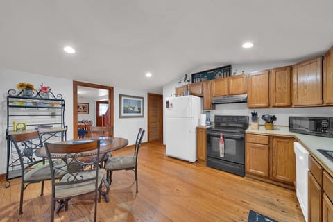 Freshly painted - Fully stocked kitchen to cook and enjoy a meal with your friends and family