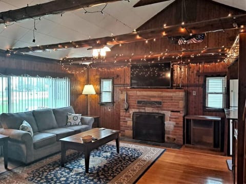 There are twinkle lights for you to enjoy in the evening!