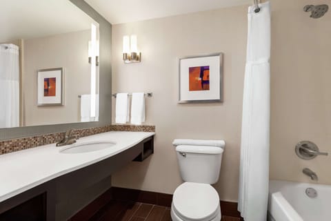 Free toiletries, bathrobes, towels