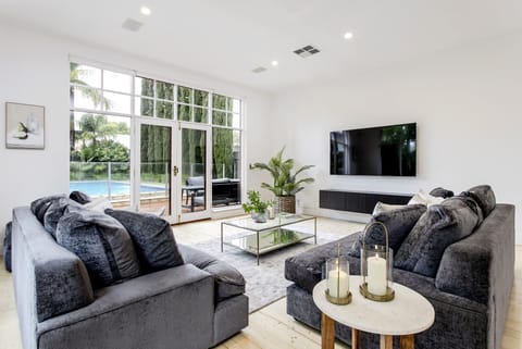 Elite Accommodation, Oasis, Dulwich, Adelaide short term rental, pool, executive rental, family home