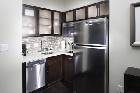 Full-size fridge, microwave, stovetop, dishwasher