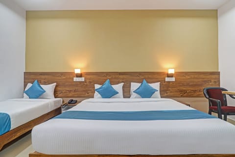 Deluxe Triple Room | In-room safe, desk, laptop workspace, WiFi (free)