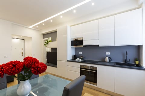 Comfort Apartment | Private kitchen | Full-size fridge, microwave, oven, stovetop