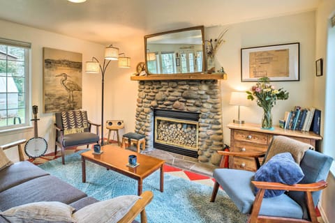 Rockaway Beach Vacation Rental | 2BR | 1.5BA | 1,086 Sq Ft | 3 Steps to Enter