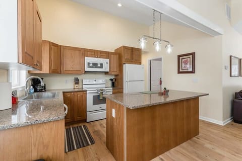 Lucky Duck - Kitchen