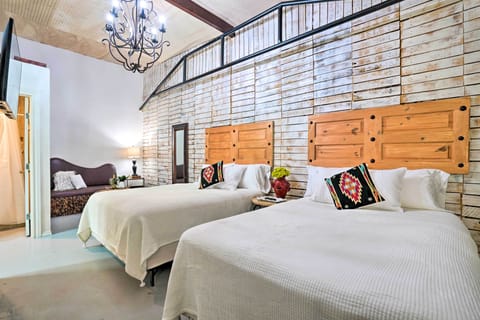 Laredo Vacation Rental | Studio | 1BA | 375 Sq Ft | Step-Free Access