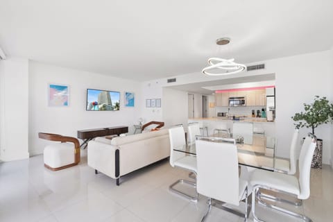 Living room/Dining area