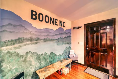 Amazing Cabin 6 minutes to downtown Boone, App State, and more!