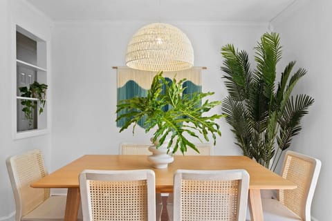 Dining Room- Seats 6