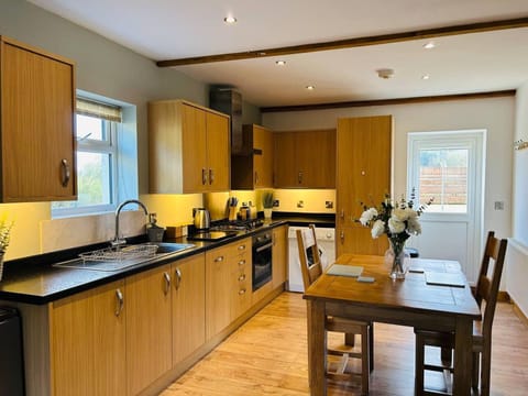 House | Private kitchen | Fridge, microwave, oven, stovetop