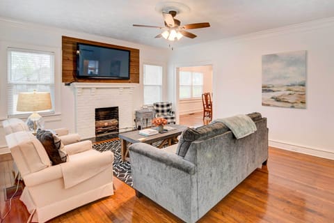 Waco Vacation Rental | 2BR | 1.5BA | Stairs Required | 1,463 Sq Ft