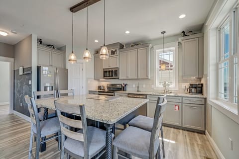 Well-stocked with all you need to make mealtime a bay breeze.